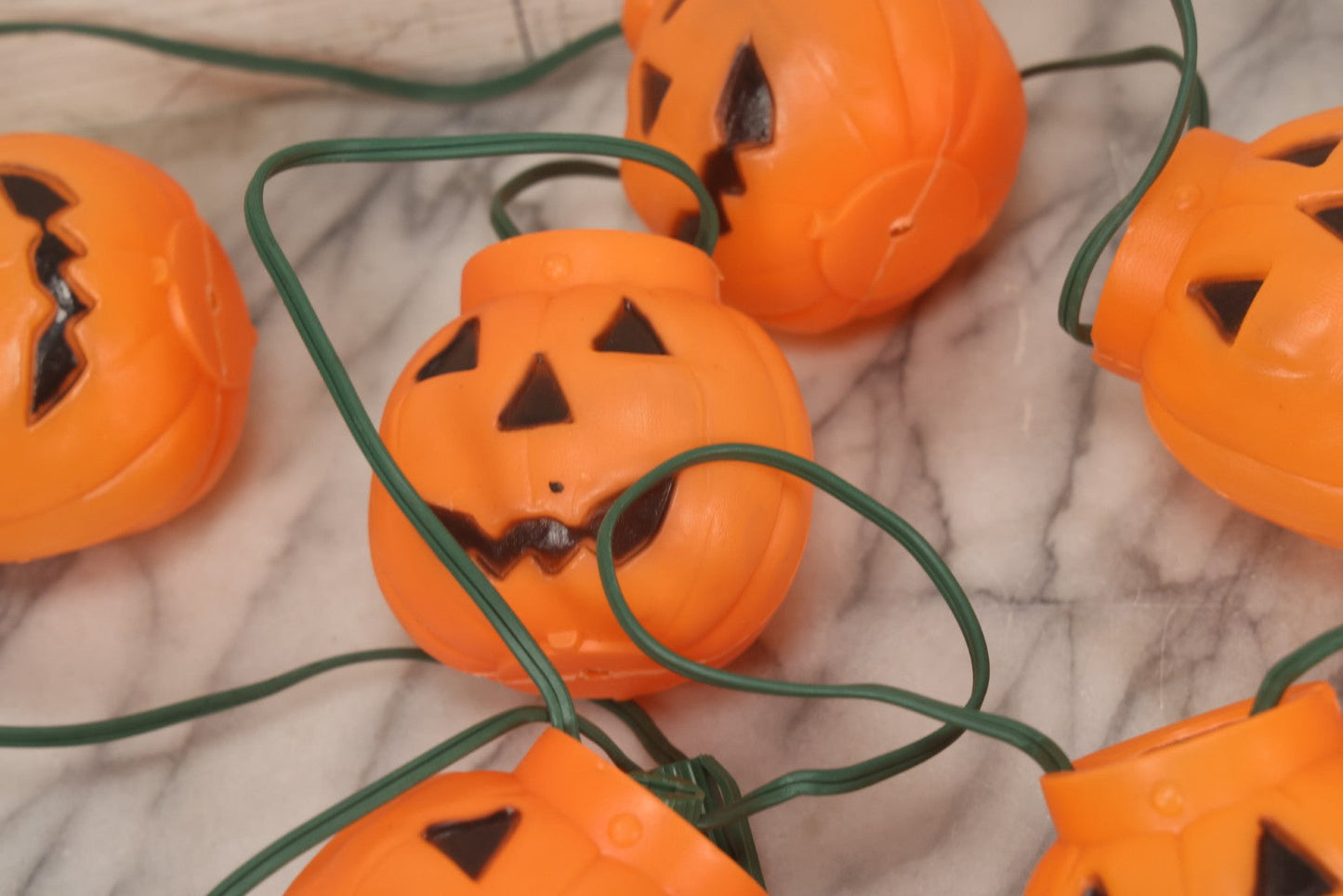 Lot 085 - Vintage Hallowe'en String Light Garland With Six Orange Plastic Jack-O-Lantern JOL. Covers, Gilbert Pat. Pend. Box After Plug, Circa 1960s