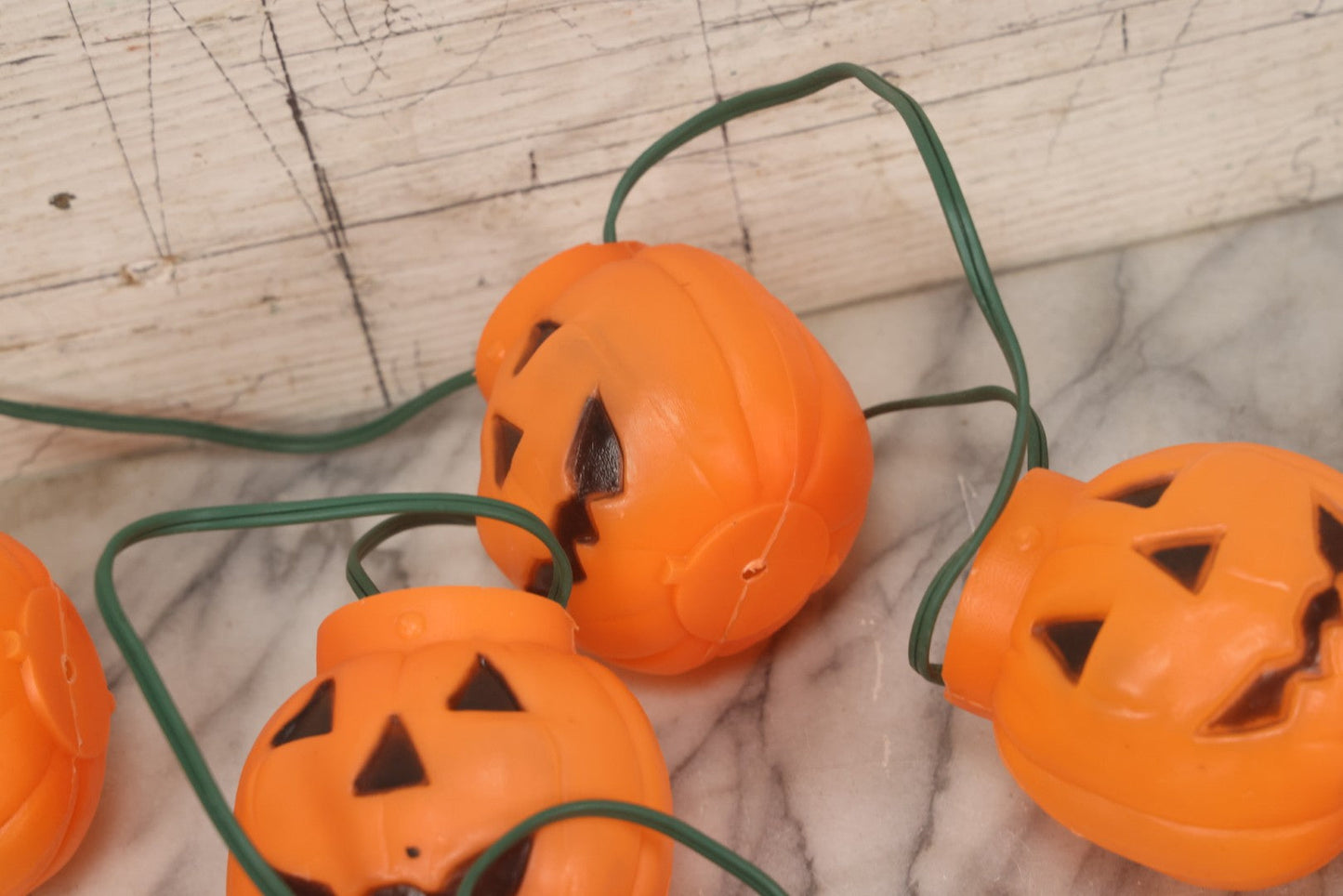 Lot 085 - Vintage Hallowe'en String Light Garland With Six Orange Plastic Jack-O-Lantern JOL. Covers, Gilbert Pat. Pend. Box After Plug, Circa 1960s