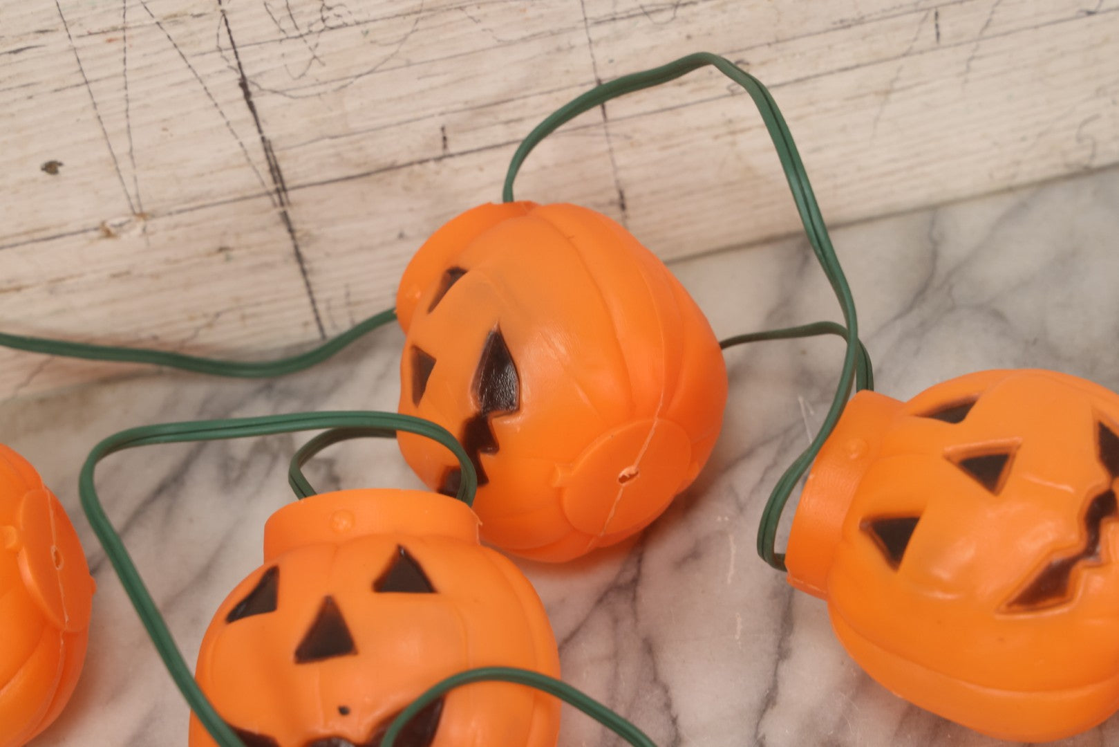 Lot 085 - Vintage Hallowe'en String Light Garland With Six Orange Plastic Jack-O-Lantern JOL. Covers, Gilbert Pat. Pend. Box After Plug, Circa 1960s
