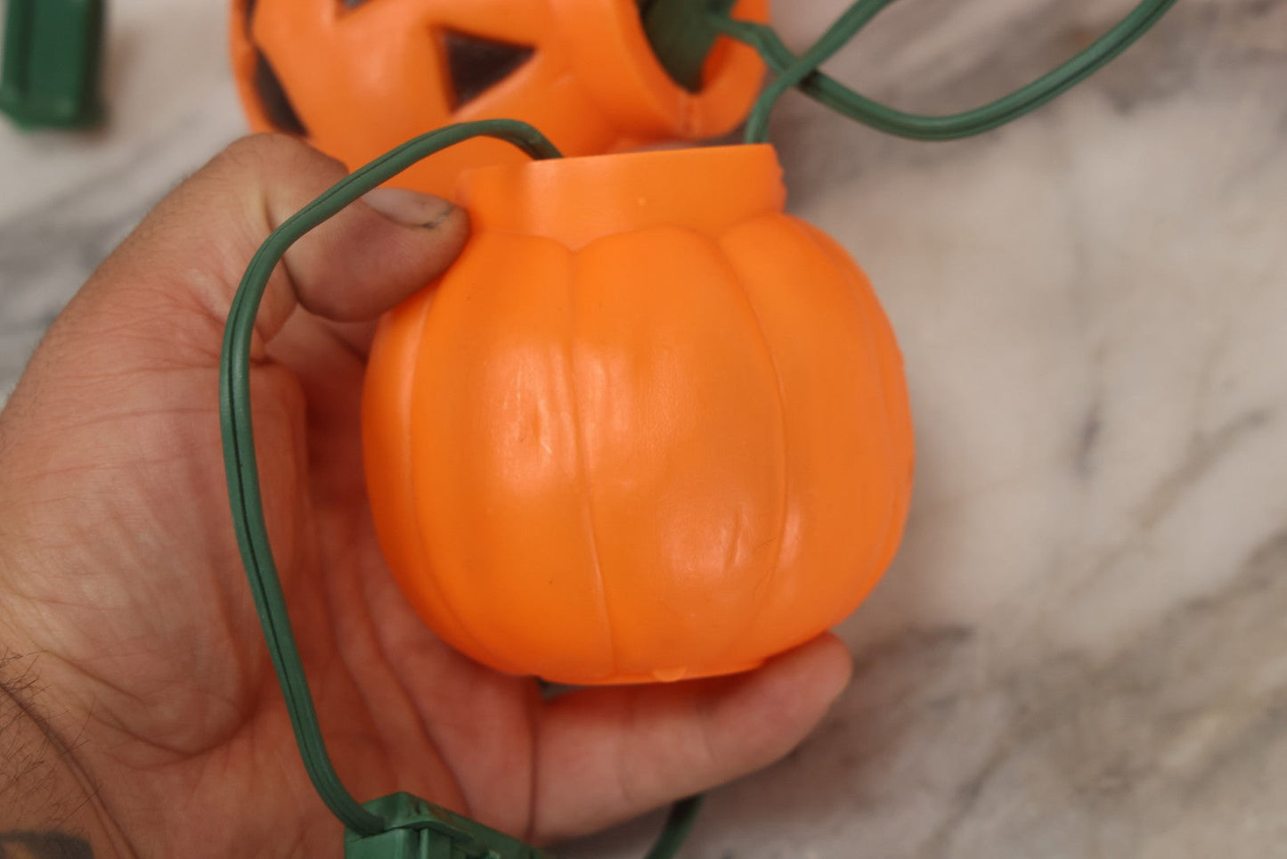 Lot 085 - Vintage Hallowe'en String Light Garland With Six Orange Plastic Jack-O-Lantern JOL. Covers, Gilbert Pat. Pend. Box After Plug, Circa 1960s