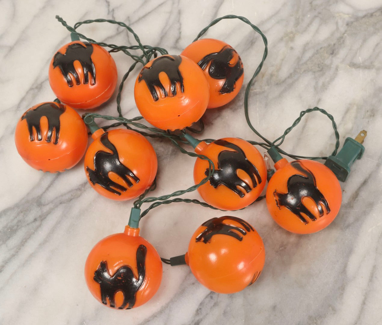 Lot 086 - Vintage Hallowe'en String Light Flashing Garland With Orange Plastic Cat Ball Covers Over Green Christmas Light Wire, Missing One Cat Ball, Circa 1990s