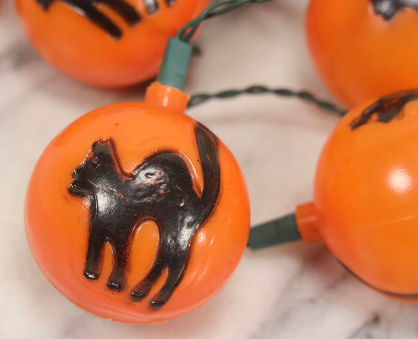 Lot 086 - Vintage Hallowe'en String Light Flashing Garland With Orange Plastic Cat Ball Covers Over Green Christmas Light Wire, Missing One Cat Ball, Circa 1990s