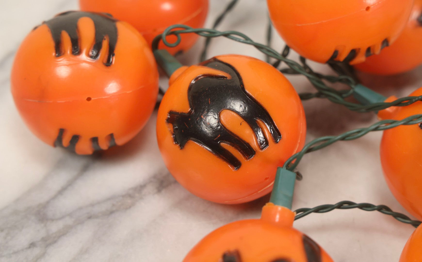 Lot 086 - Vintage Hallowe'en String Light Flashing Garland With Orange Plastic Cat Ball Covers Over Green Christmas Light Wire, Missing One Cat Ball, Circa 1990s