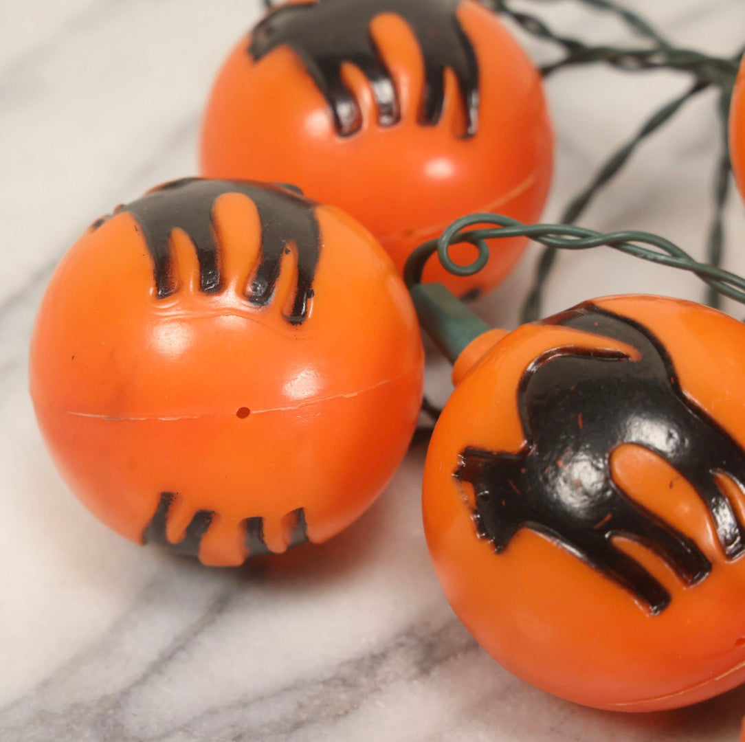 Lot 086 - Vintage Hallowe'en String Light Flashing Garland With Orange Plastic Cat Ball Covers Over Green Christmas Light Wire, Missing One Cat Ball, Circa 1990s