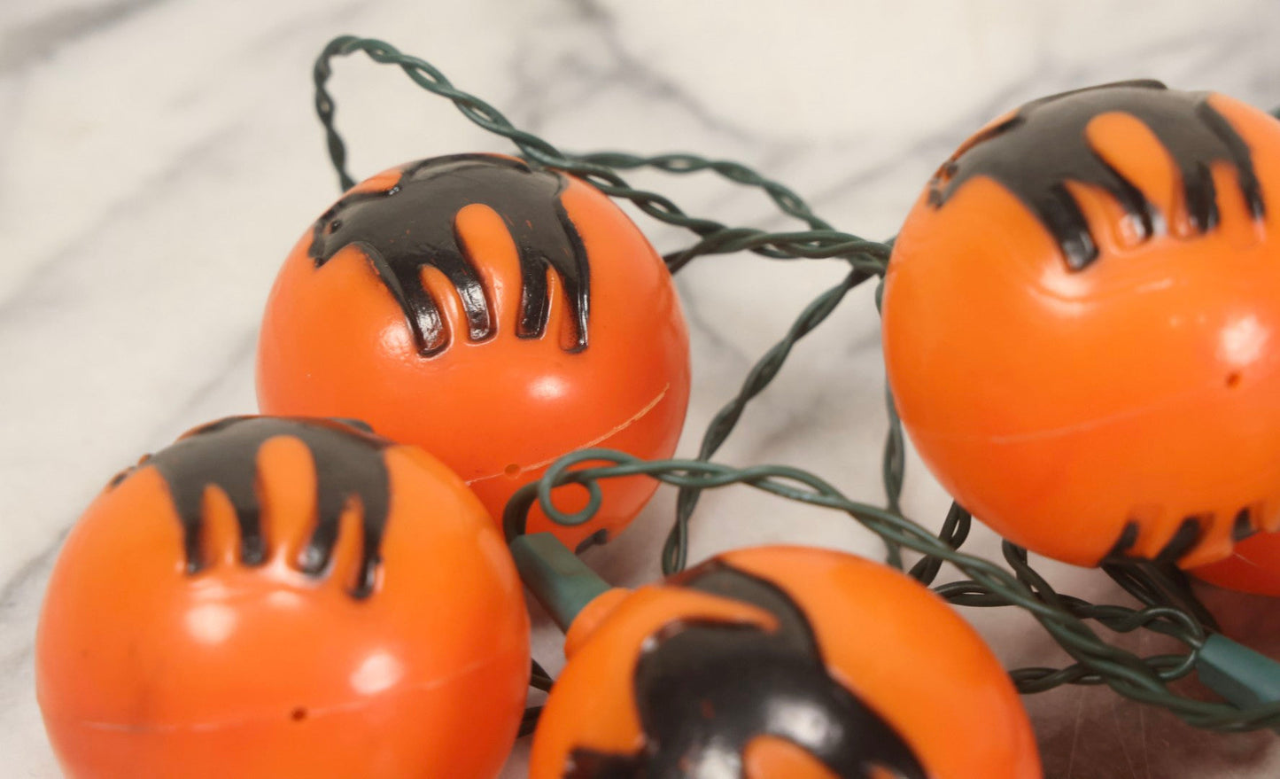 Lot 086 - Vintage Hallowe'en String Light Flashing Garland With Orange Plastic Cat Ball Covers Over Green Christmas Light Wire, Missing One Cat Ball, Circa 1990s