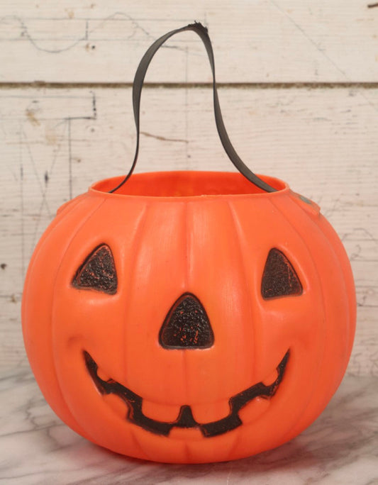 Lot 087 - Vintage Jack-O-Lantern JOL. Trick-Or-Treat Pumpkin Pail With Embossed Witch And Cat Motifs, A. J. Renzi Corp., Leominster, Massachusetts, No. 800, Circa 1978–1982