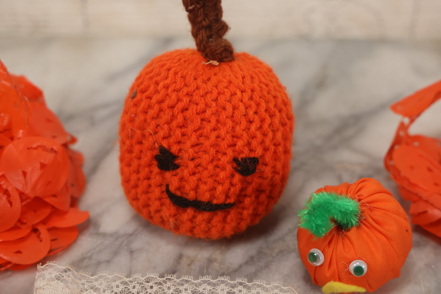 Lot 090 - Grouping Of Hallowe'en Toys And Crafts, Including Rubber Bat, Stuffed Knit Pumpkin, Three Painted Spider Placemats, Four Jack-O-Lantern Cellophane Garlands, And Google-Eyed Jack-O-Lantern Pin Cushion