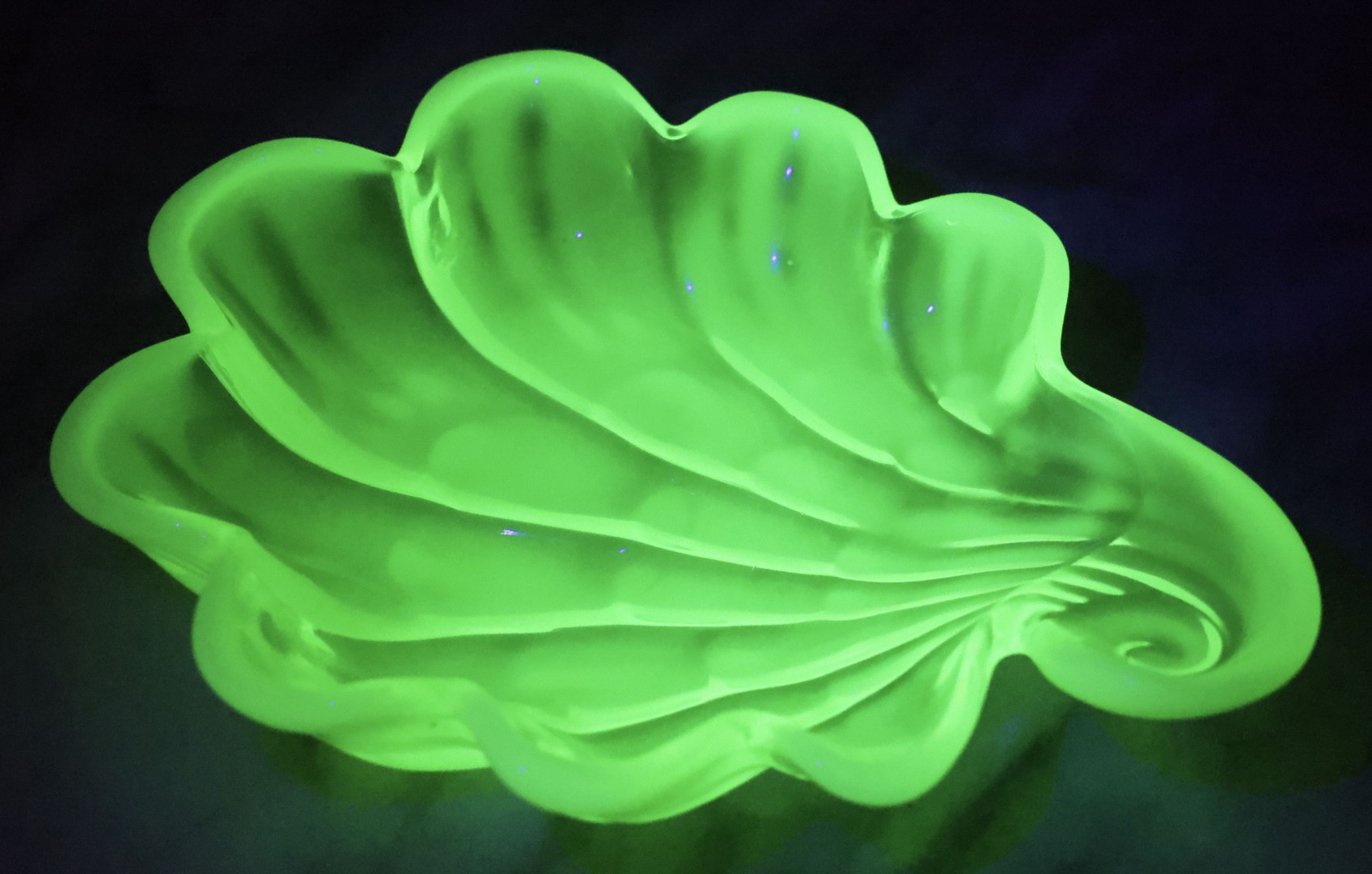 Lot 107 - Vintage Yellow-Green Uranium Vaseline Opalescent Glass Shell Dish, Glows Under Blacklight, In The Style Of Duncan Miller “Sanibel”