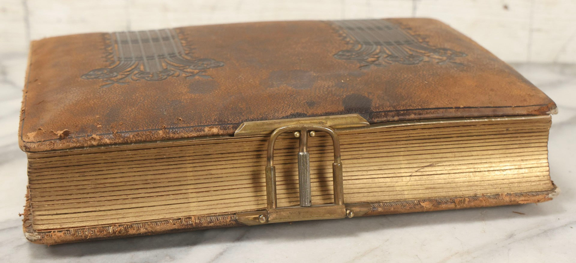 Lot 159 - Antique Victorian Family Photo Album With Brown Leather Covers And Brass Clasp Containing 18 Cabinet Cards, 13 Carte De Visite CDV Photographs, 9 Tintypes, And 4 Long Cabinet Cards Including Hidden Mother And Black Baby Portraits