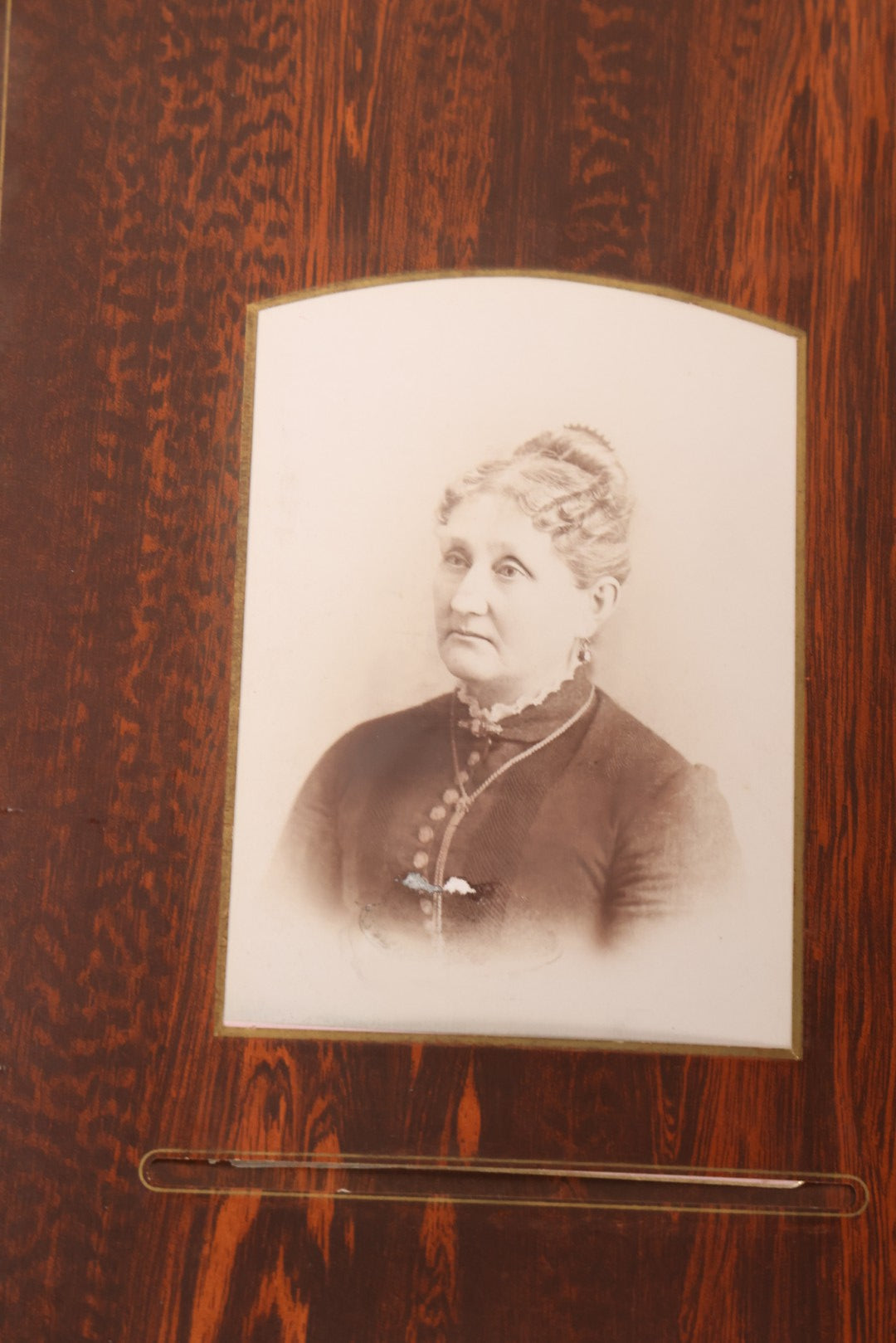 Lot 159 - Antique Victorian Family Photo Album With Brown Leather Covers And Brass Clasp Containing 18 Cabinet Cards, 13 Carte De Visite CDV Photographs, 9 Tintypes, And 4 Long Cabinet Cards Including Hidden Mother And Black Baby Portraits