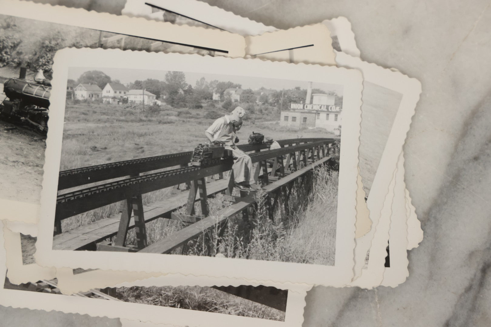 Lot 184 - Grouping Of 17 Vintage Snapshot Photographs Of New England Live Steamers Miniature Railroad Club Showing Men, Children, And Scale Trains, In Envelope As Found