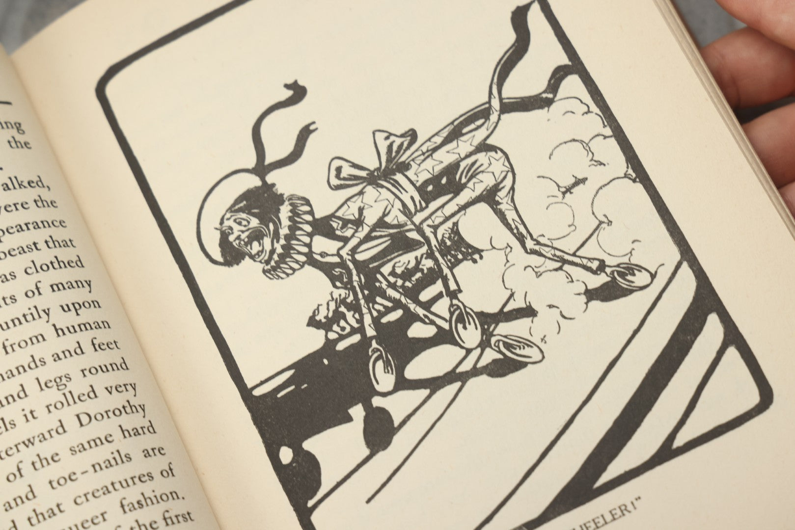 Lot 317 - "Ozma Of Oz" Antique Illustrated Fantasy Book By L. Frank Baum, Illustrated By John R. Neill, Published By The Reilly & Lee Co., Chicago, 1907