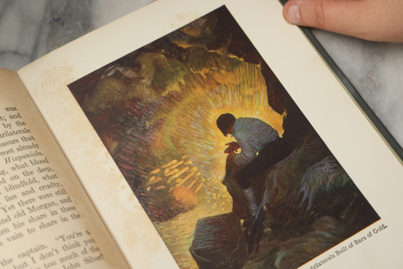 Lot 329 - "Treasure Island" Antique Illustrated Adventure Book By Robert Louis Stevenson, With Introduction And Notes By Gilbert Sykes Blakely, Illustrated By Frank Godwin, Published By The John C. Winston Co., Philadelphia, 1924