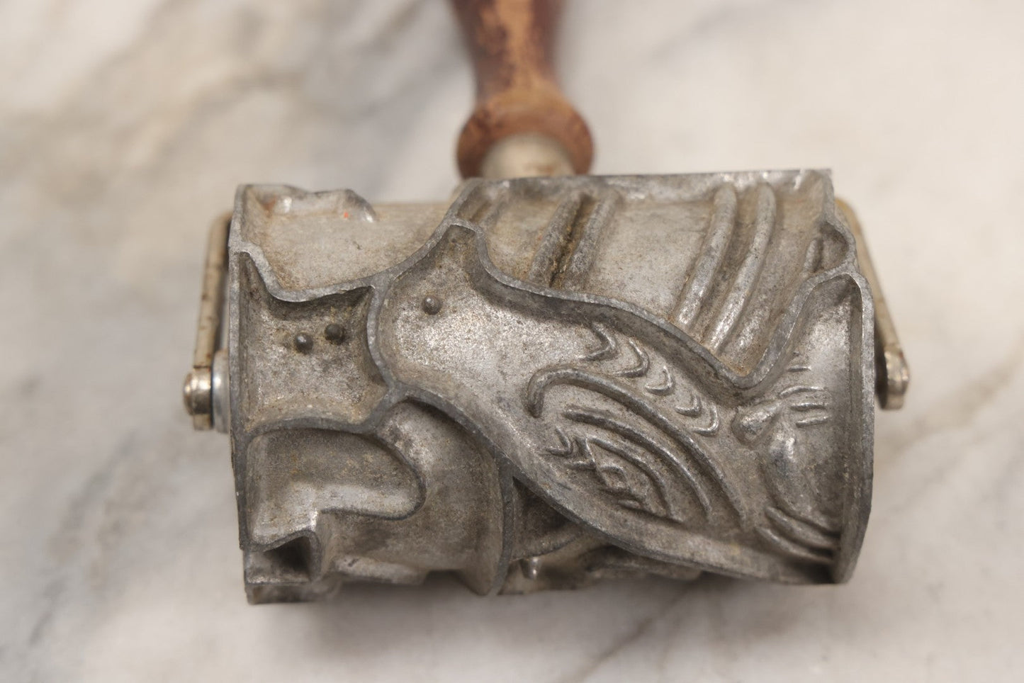 Lot 148 - Vintage Rolling Cookie Cutter Stamp With Interlocking Animal And Nature Motifs