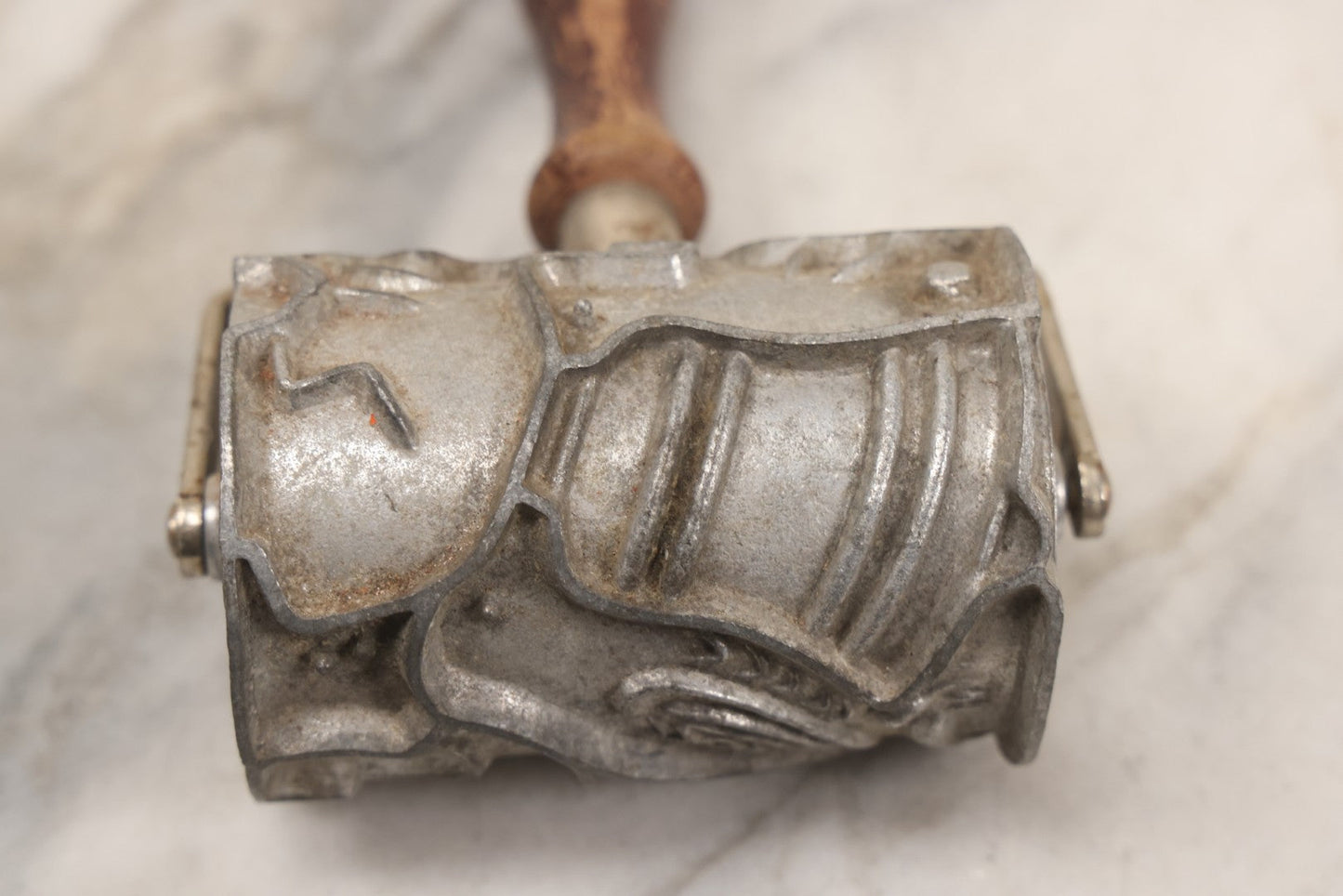 Lot 148 - Vintage Rolling Cookie Cutter Stamp With Interlocking Animal And Nature Motifs