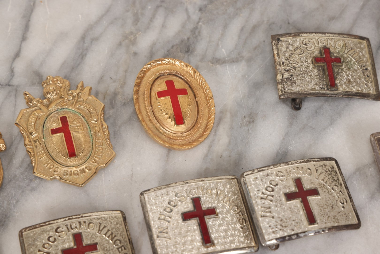 Lot 110 - Grouping Of 22 Vintage And Antique Knights Templar Masonic Belt Buckles With Red Cross And Motto "In Hoc Signo Vinces" ("In This Sign You Shall Conquer")