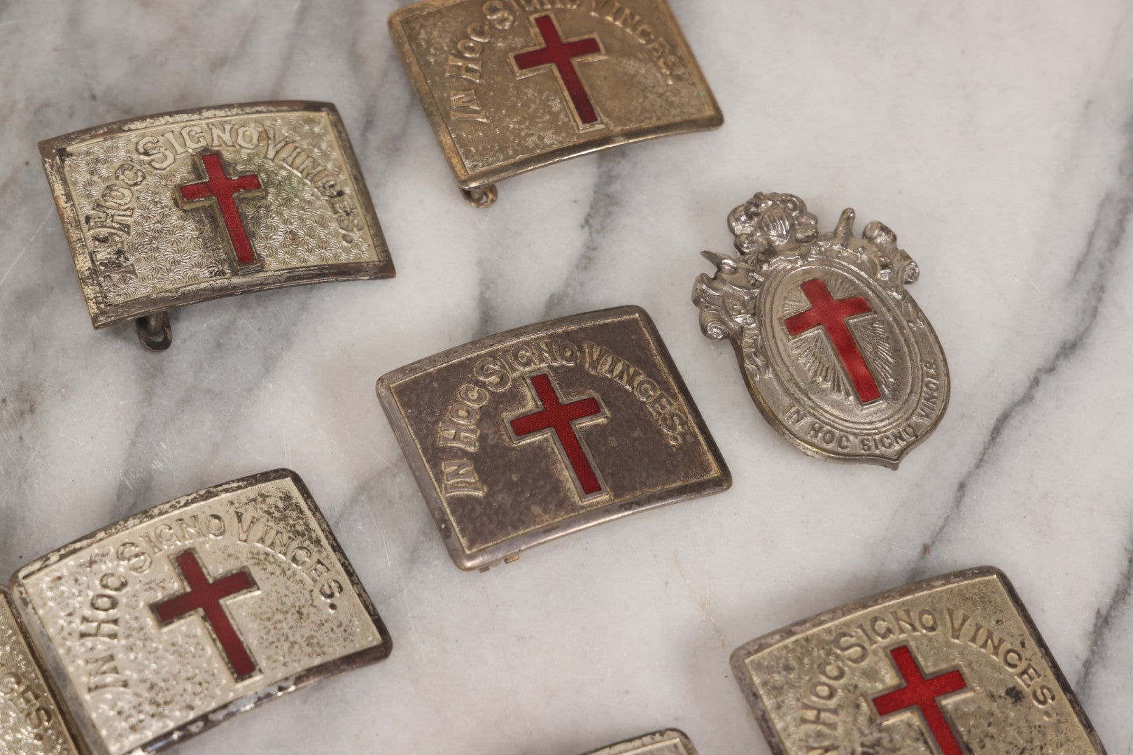 Lot 110 - Grouping Of 22 Vintage And Antique Knights Templar Masonic Belt Buckles With Red Cross And Motto "In Hoc Signo Vinces" ("In This Sign You Shall Conquer")