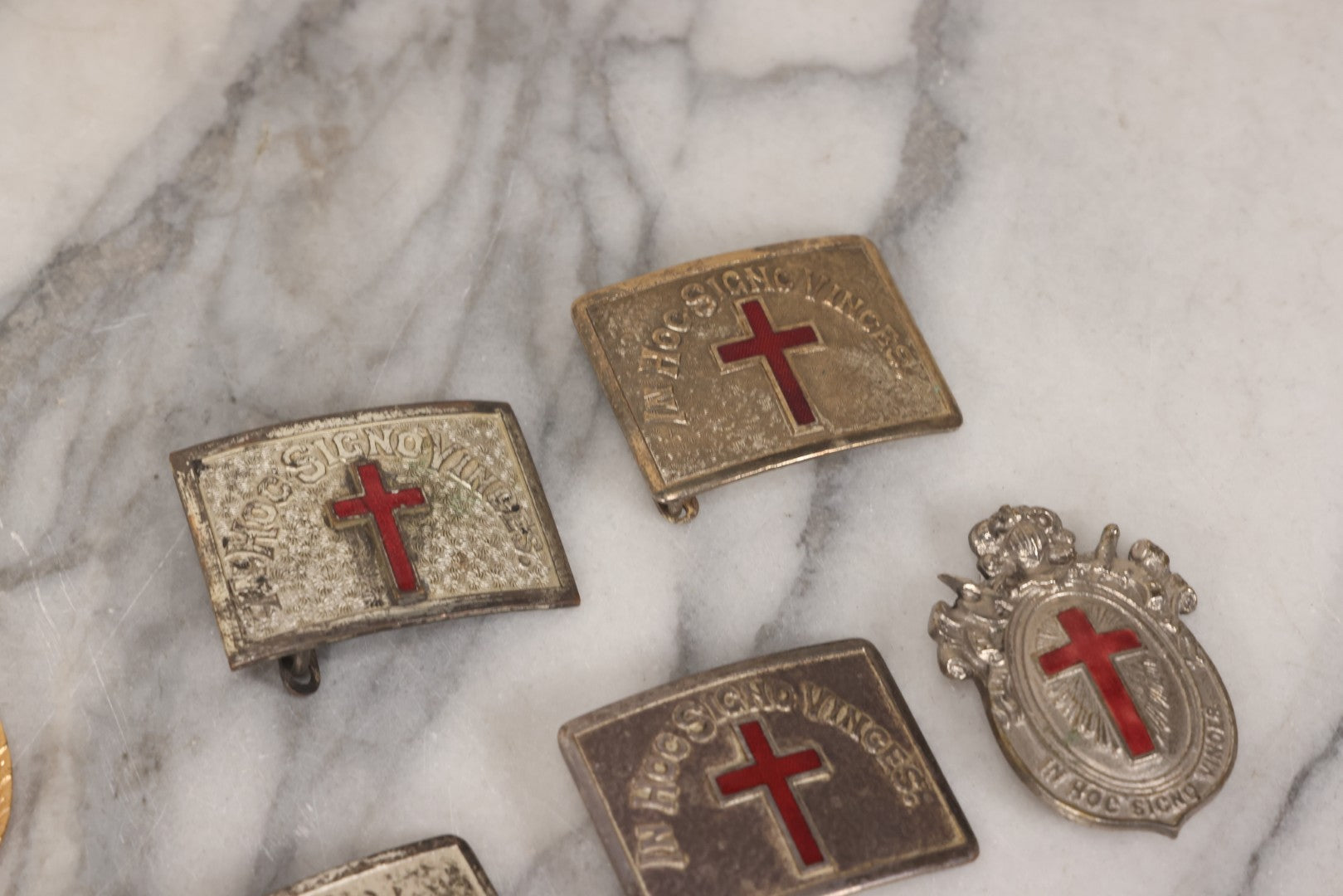 Lot 110 - Grouping Of 22 Vintage And Antique Knights Templar Masonic Belt Buckles With Red Cross And Motto "In Hoc Signo Vinces" ("In This Sign You Shall Conquer")
