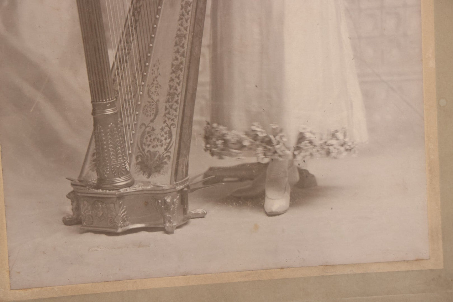Lot 154 - Antique Boarded Photograph Of Young Girl In White Dress Playing Ornate Harp, Photographed By Belsmith, Cincinnati, Ohio
