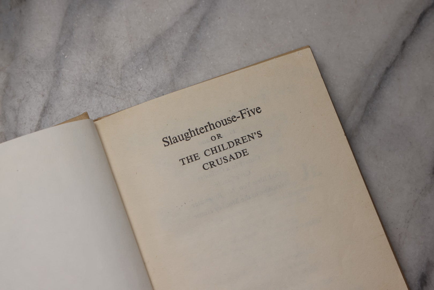 Lot 218 - “Slaughterhouse-Five; Or, The Children's Crusade: A Duty-Dance With Death” Vintage Ex-Lib High School Textbook By Kurt Vonnegut Jr., Dell Publishing, New York