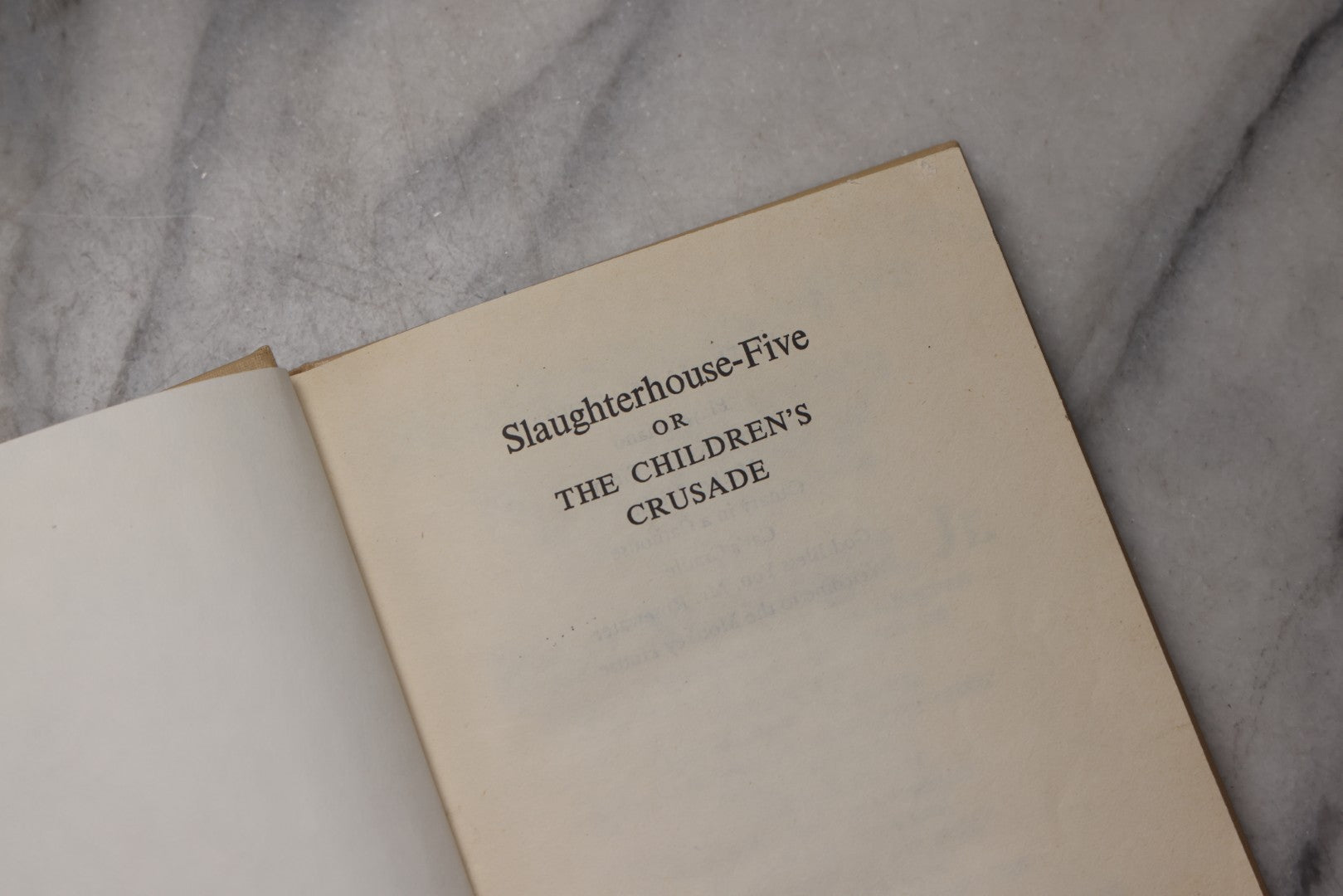 Lot 218 - “Slaughterhouse-Five; Or, The Children's Crusade: A Duty-Dance With Death” Vintage Ex-Lib High School Textbook By Kurt Vonnegut Jr., Dell Publishing, New York