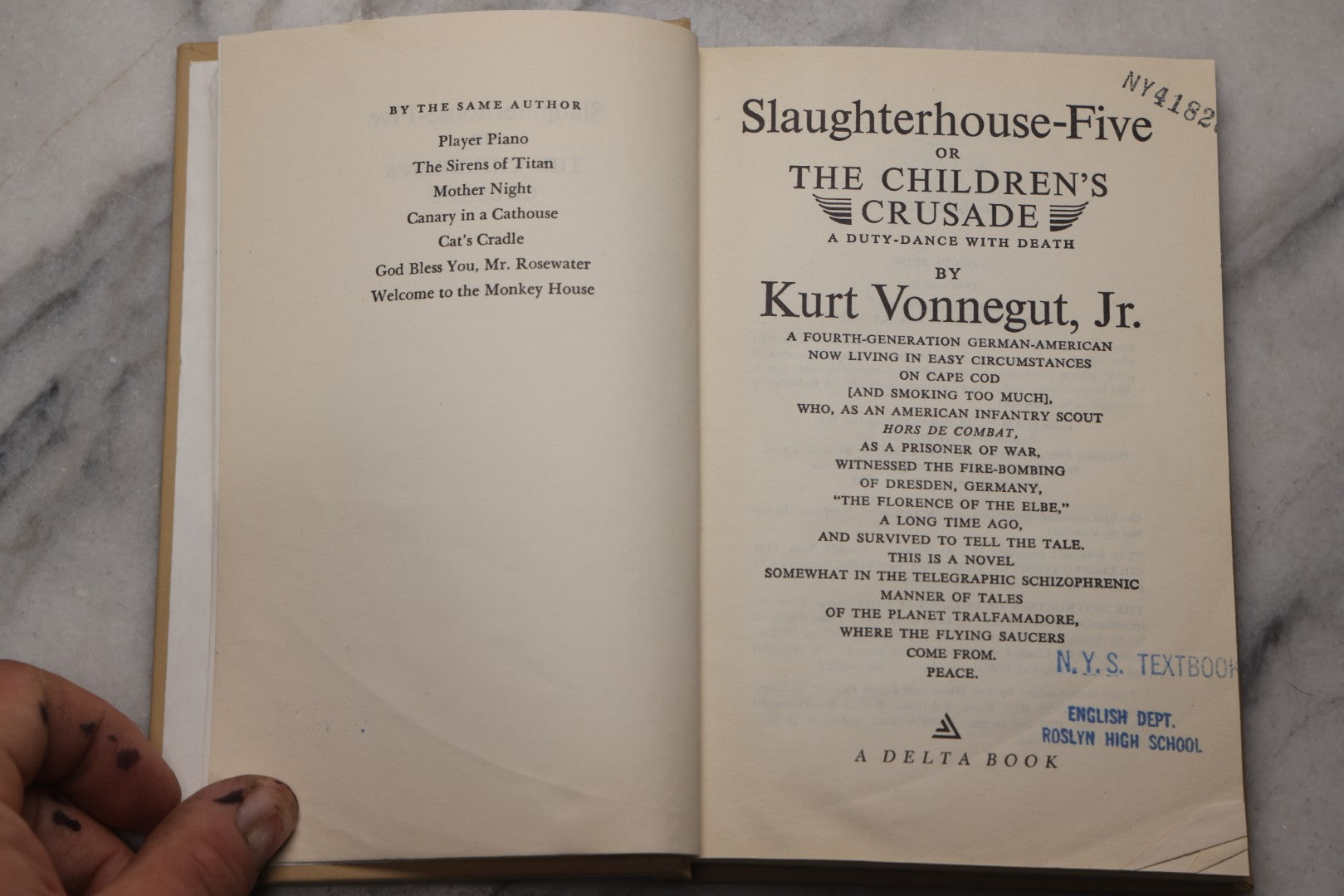 Lot 218 - “Slaughterhouse-Five; Or, The Children's Crusade: A Duty-Dance With Death” Vintage Ex-Lib High School Textbook By Kurt Vonnegut Jr., Dell Publishing, New York
