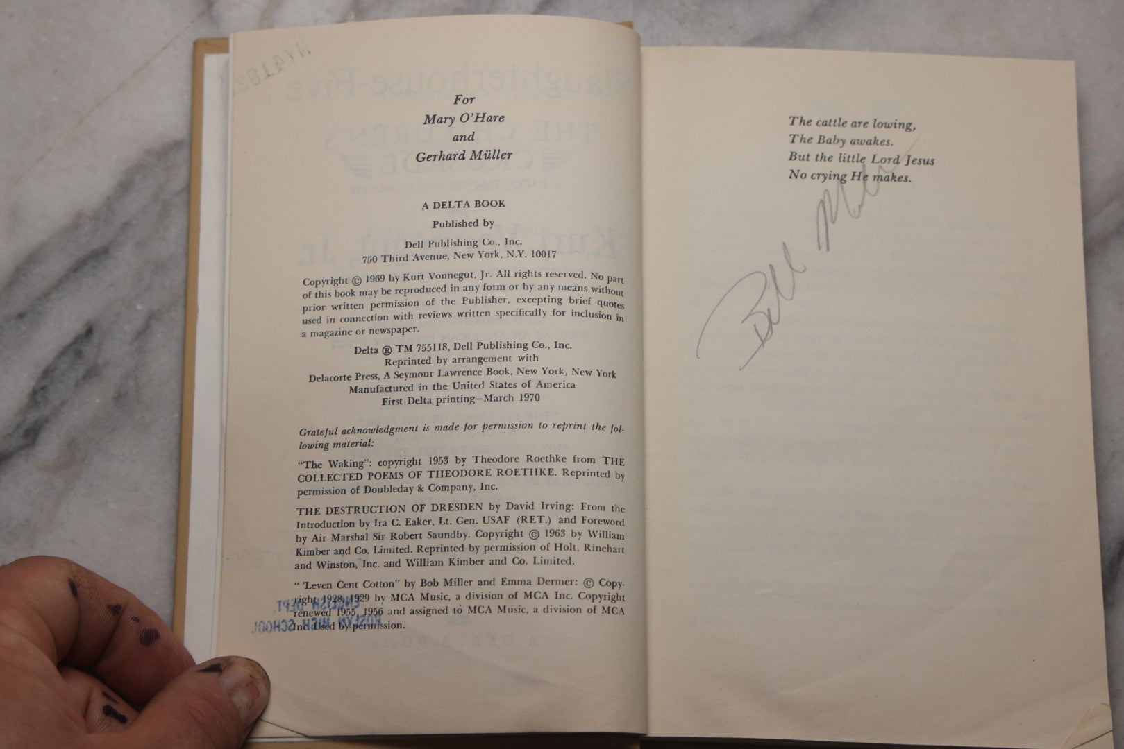 Lot 218 - “Slaughterhouse-Five; Or, The Children's Crusade: A Duty-Dance With Death” Vintage Ex-Lib High School Textbook By Kurt Vonnegut Jr., Dell Publishing, New York