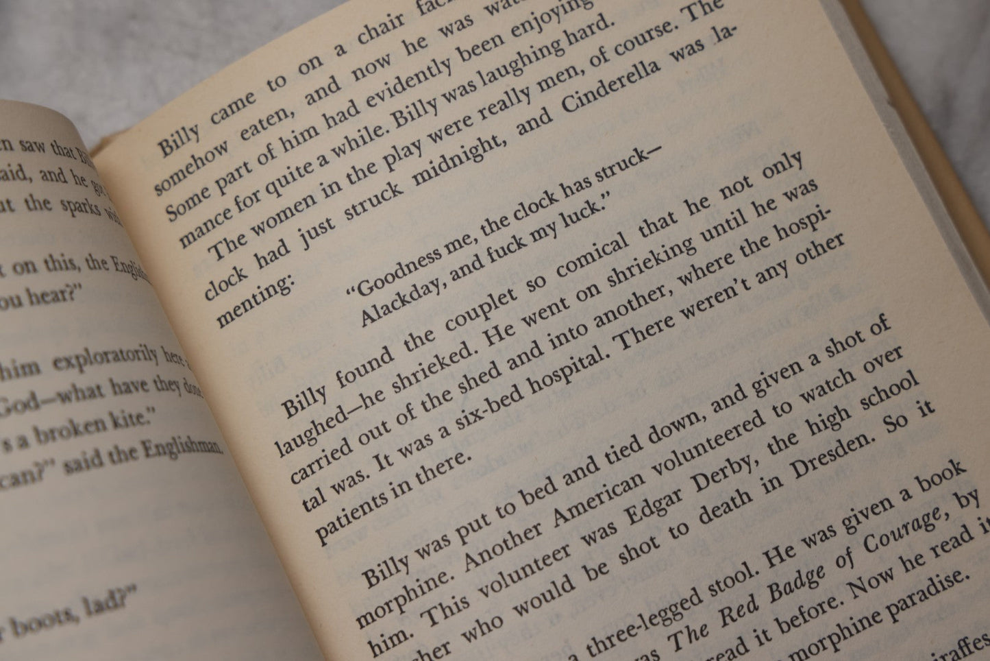 Lot 218 - “Slaughterhouse-Five; Or, The Children's Crusade: A Duty-Dance With Death” Vintage Ex-Lib High School Textbook By Kurt Vonnegut Jr., Dell Publishing, New York
