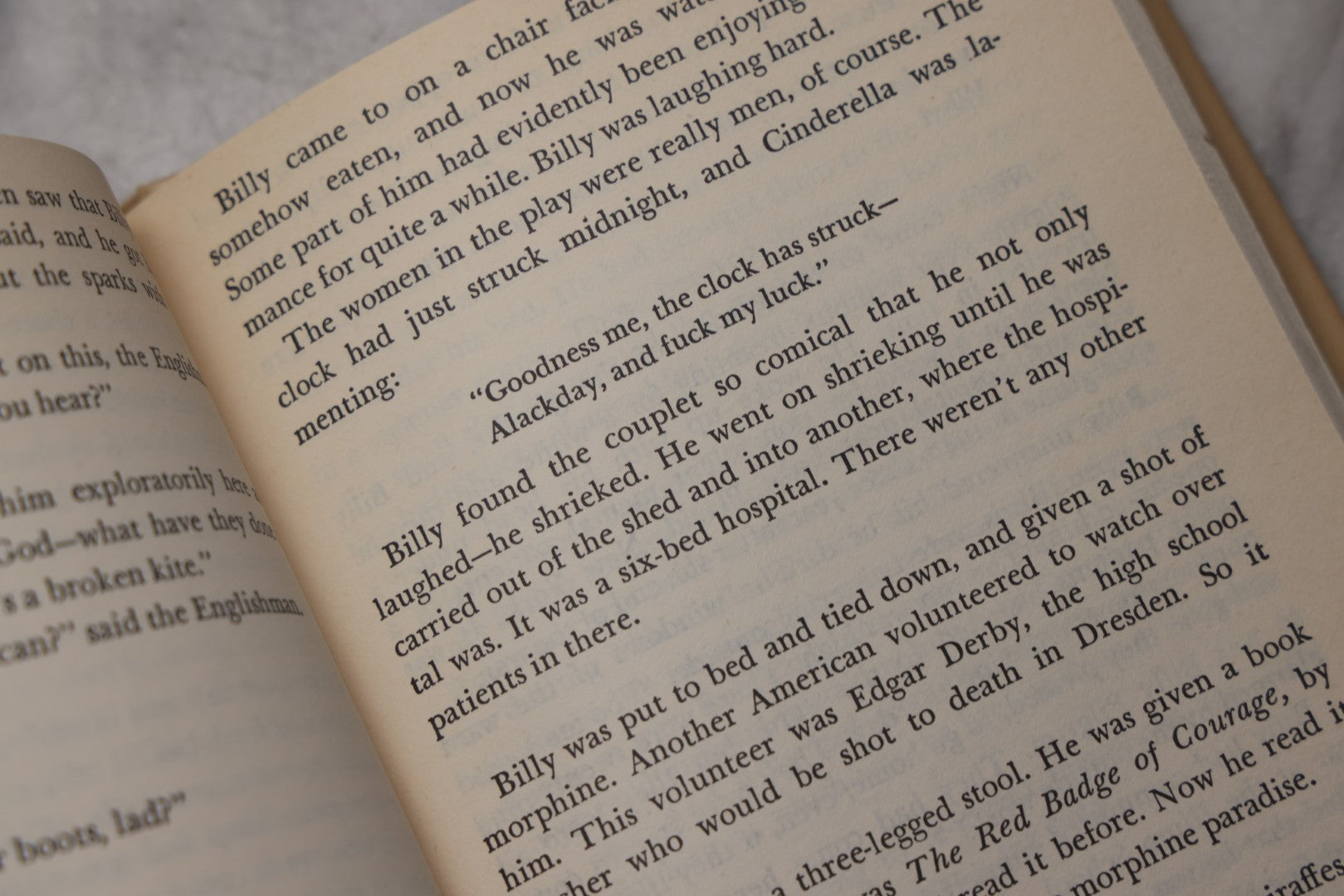 Lot 218 - “Slaughterhouse-Five; Or, The Children's Crusade: A Duty-Dance With Death” Vintage Ex-Lib High School Textbook By Kurt Vonnegut Jr., Dell Publishing, New York