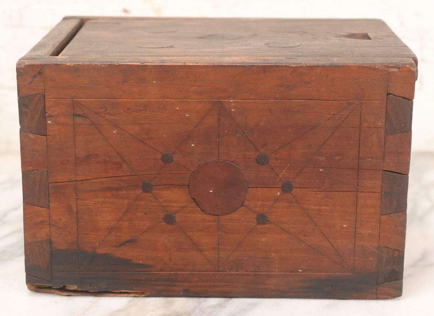 Lot 008 - Antique Handmade Folk Art Dovetailed Wood Box With Sliding Lid And Compass Star Inlay Design, 5-1/4" H