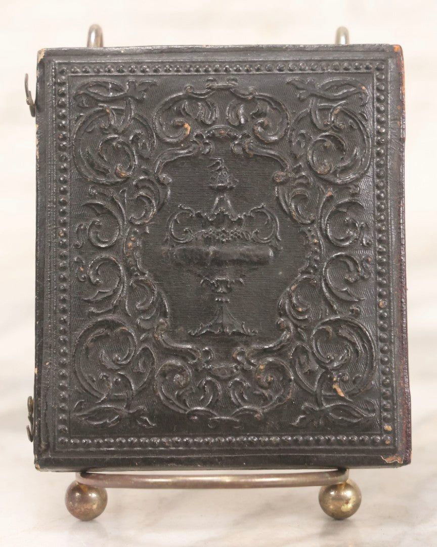 Lot 123 - Antique 1/6th Plate Daguerreotype Photograph Of Young Woman With Curly Dark Hair Resting Head On Hand In Full Split Leatherette Union Case