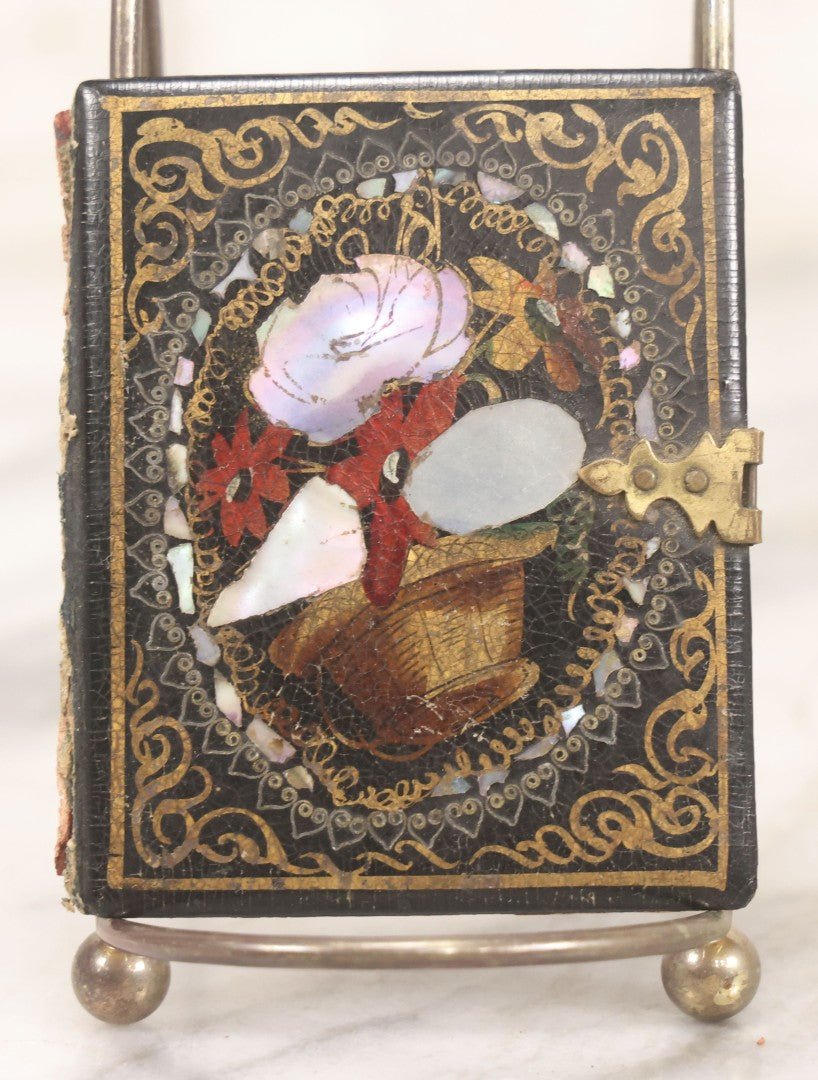 Lot 124 - Antique 1/9th Plate Daguerreotype Photograph Of Bearded Man In Split Lacquered Case With Mother-Of-Pearl Inlay