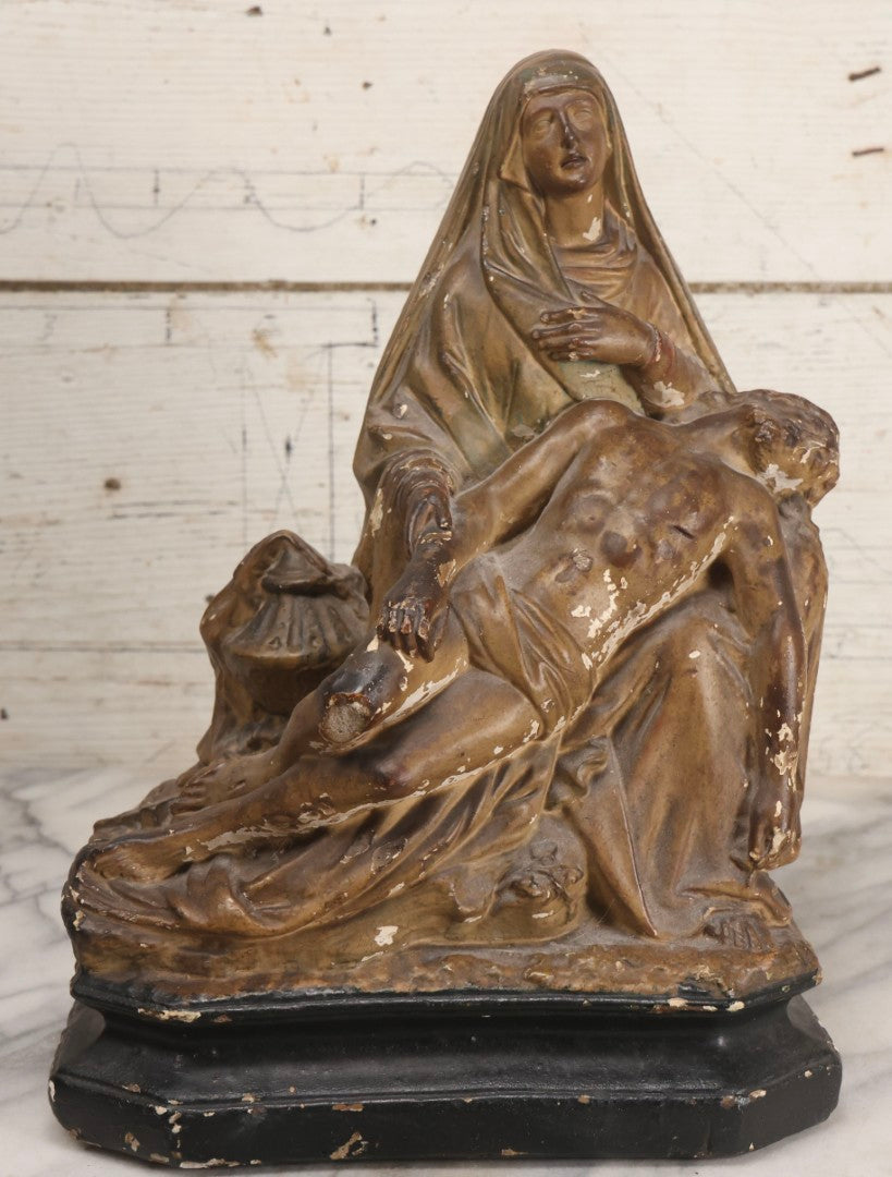 Lot 101 - Vintage Chalkware Pieta Figural Religious Sculpture Depicting The Virgin Mary With The Body Of Christ On Painted Base