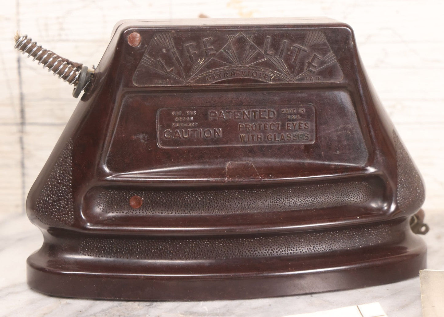Lot 065 - Vintage Life Lite Model A Ultra-Violet Home Lamp “Quack Medicine” Kit In Carrying Case, Bakelite Construction, Ultra-Violet Home Products Inc., Los Angeles, California, With Ephemera And Manuals, Circa 1930s