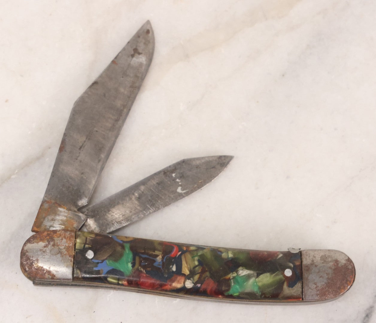 Lot 154 - Grouping Of 18 Vintage Pocket Knives Including American Bulb Co. Advertising Knife