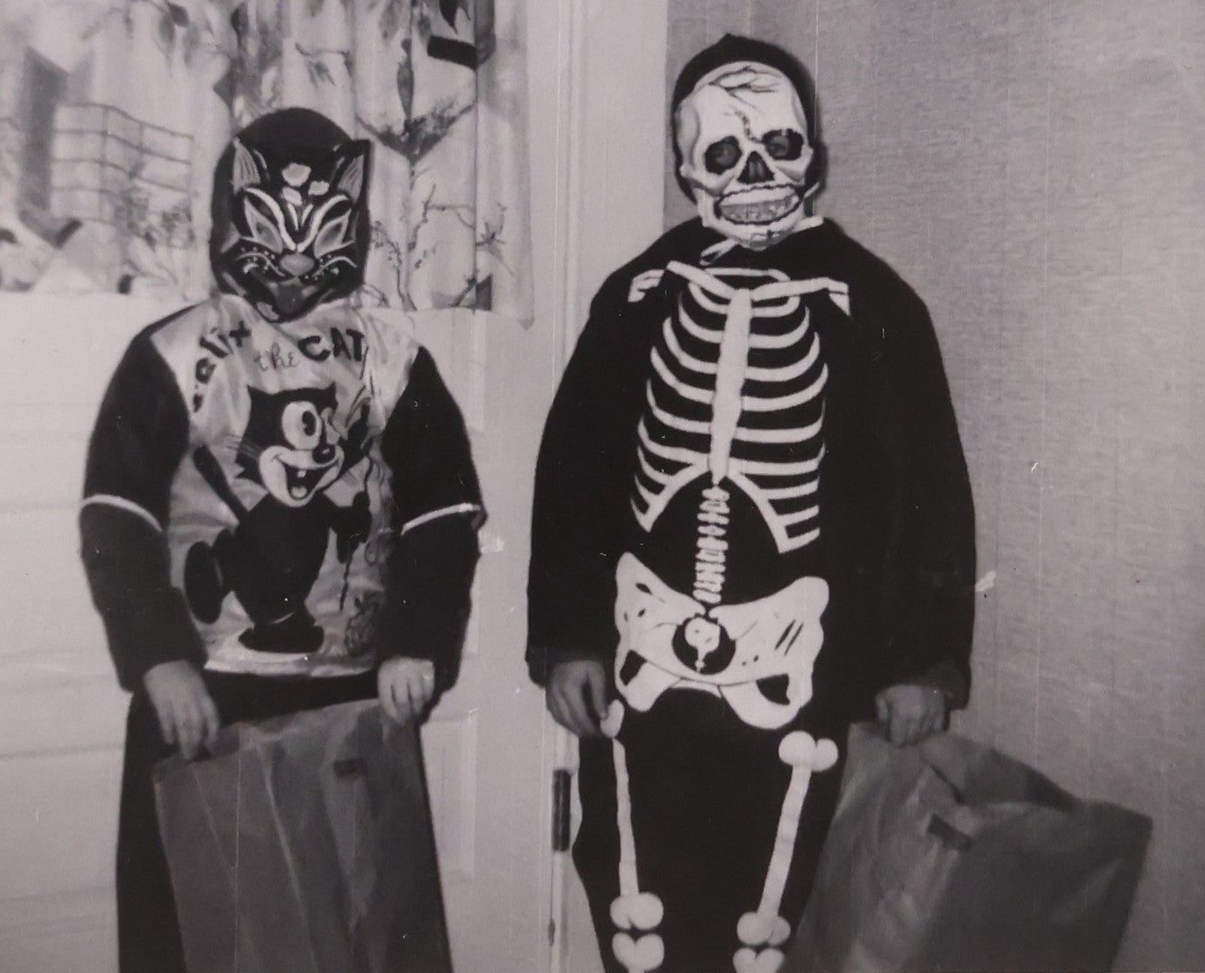 Lot 185 - Vintage Snapshot Photograph Of Two Children In Halloween Costumes Including Skeleton And Felix The Cat