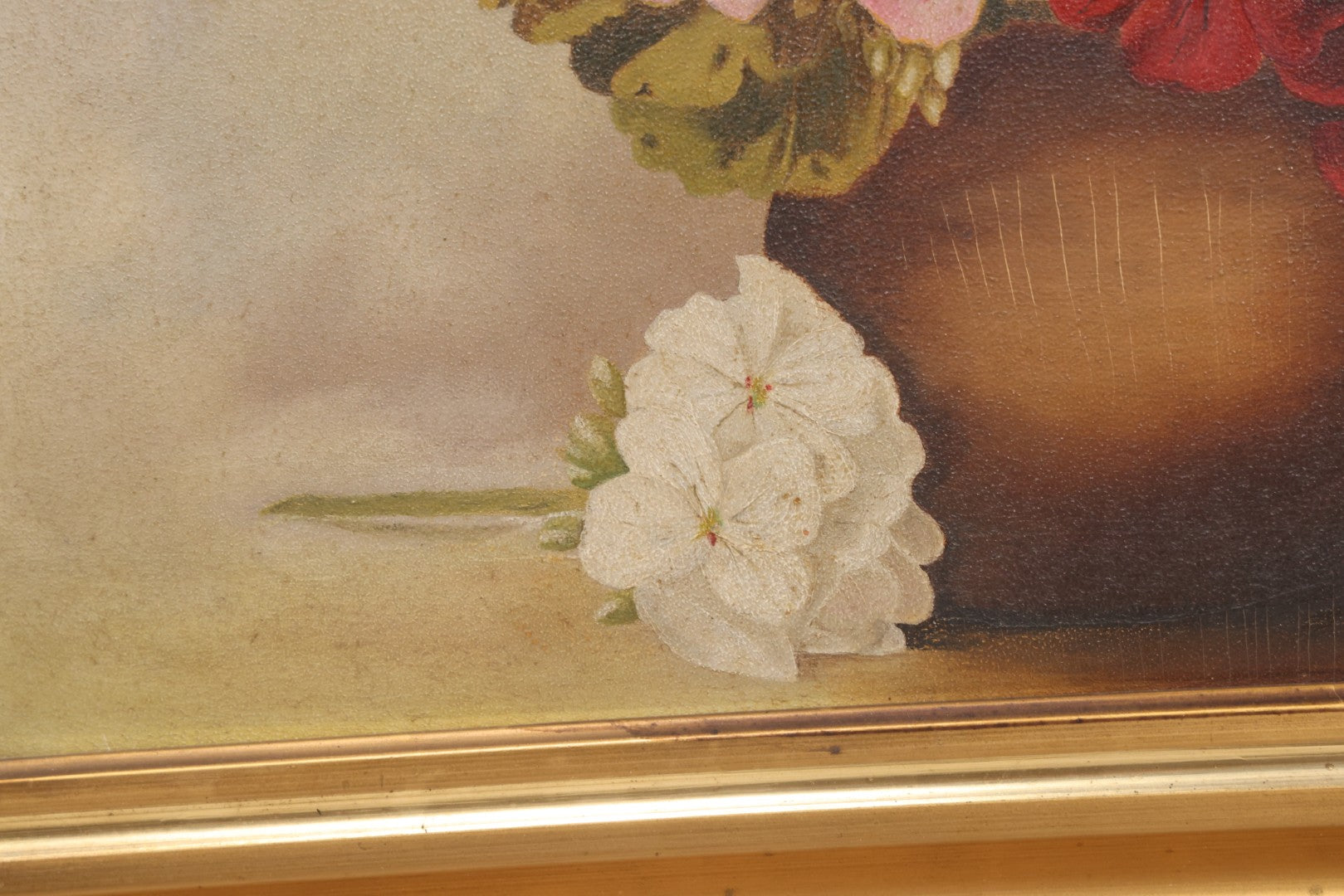 Lot 020 - Antique Oil On Board Floral Still Life Painting Of Geraniums In A Brown Vase, In Gilt Frame