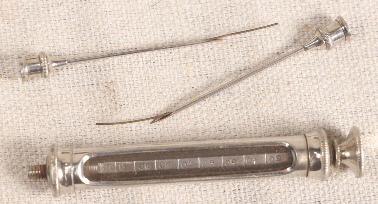 Lot 043 - Antique Hypodermic Syringe Kit In Leatherette Case With Two Needles And Vial Of Apomorphine Hydrochloride Hypodermic Tablets