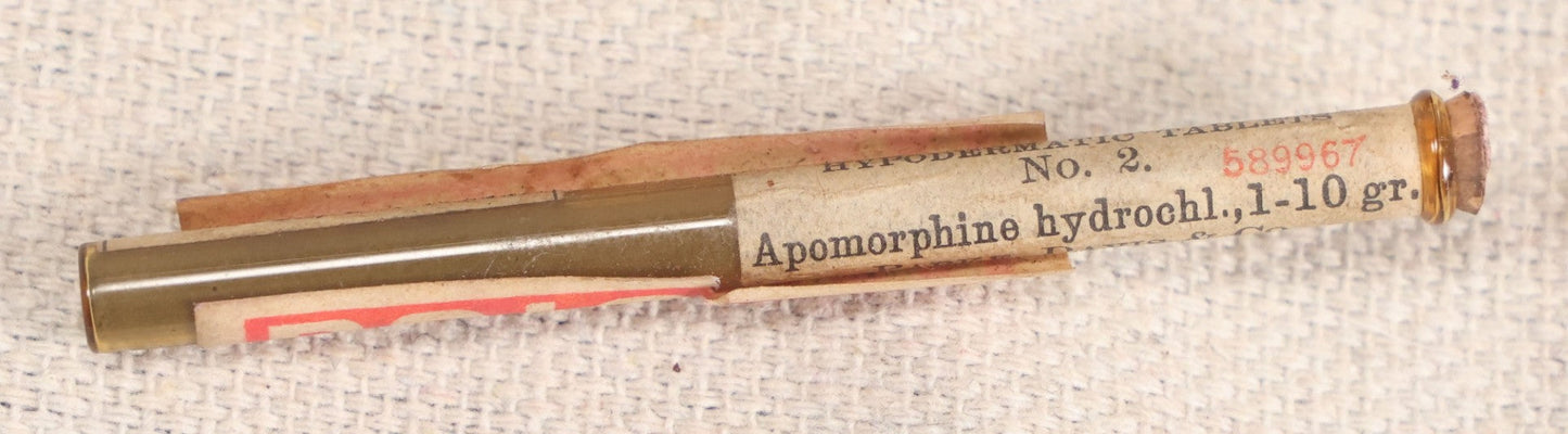 Lot 043 - Antique Hypodermic Syringe Kit In Leatherette Case With Two Needles And Vial Of Apomorphine Hydrochloride Hypodermic Tablets