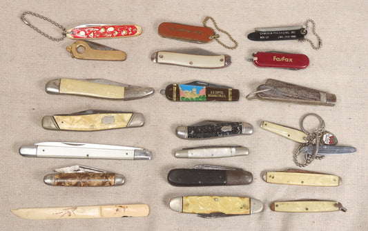 Lot 056 - Grouping Of 21 Vintage Pocket Knives Including Coors And Asten Felts Advertising Knives, Yellowstone Park And U.S. Capitol Washington D.C. Souvenir Knives, And Asian Bone Letter Opener