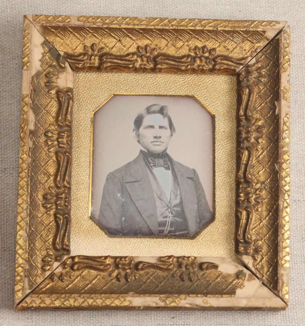 Lot 066 - Antique 1/4th Plate Daguerreotype Photograph, Portrait Of A Young Man In Suit And Cravat, In Frame