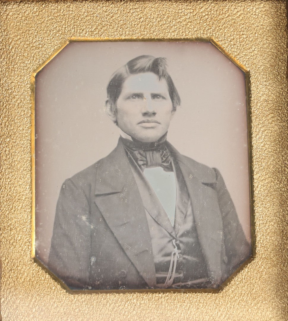 Lot 066 - Antique 1/4th Plate Daguerreotype Photograph, Portrait Of A Young Man In Suit And Cravat, In Frame