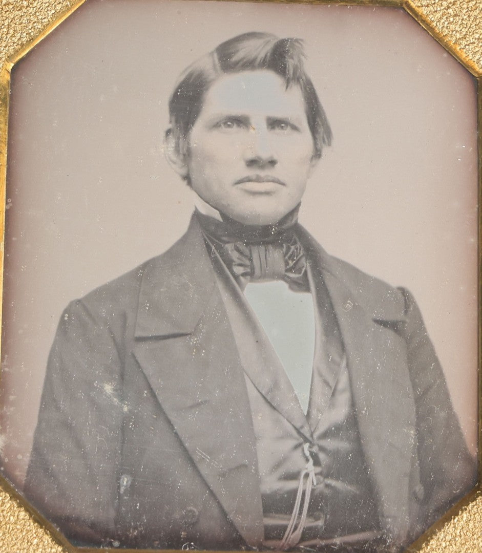 Lot 066 - Antique 1/4th Plate Daguerreotype Photograph, Portrait Of A Young Man In Suit And Cravat, In Frame