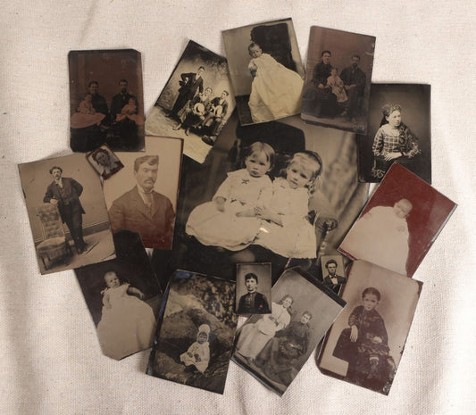 Lot 090 - Grouping Of 16 Antique Tintype Photographs Including A Full Plate Of Two Toddlers, Portraits Of Men, Women, Children, And Families