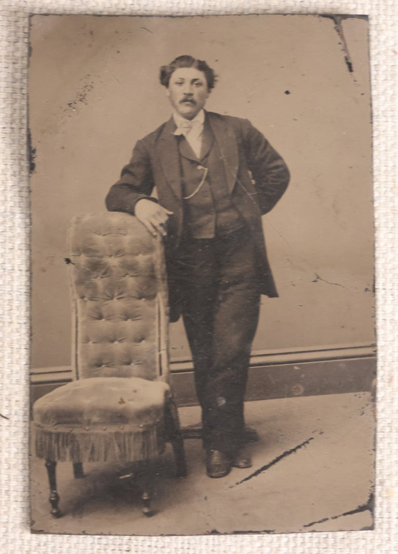 Lot 090 - Grouping Of 16 Antique Tintype Photographs Including A Full Plate Of Two Toddlers, Portraits Of Men, Women, Children, And Families