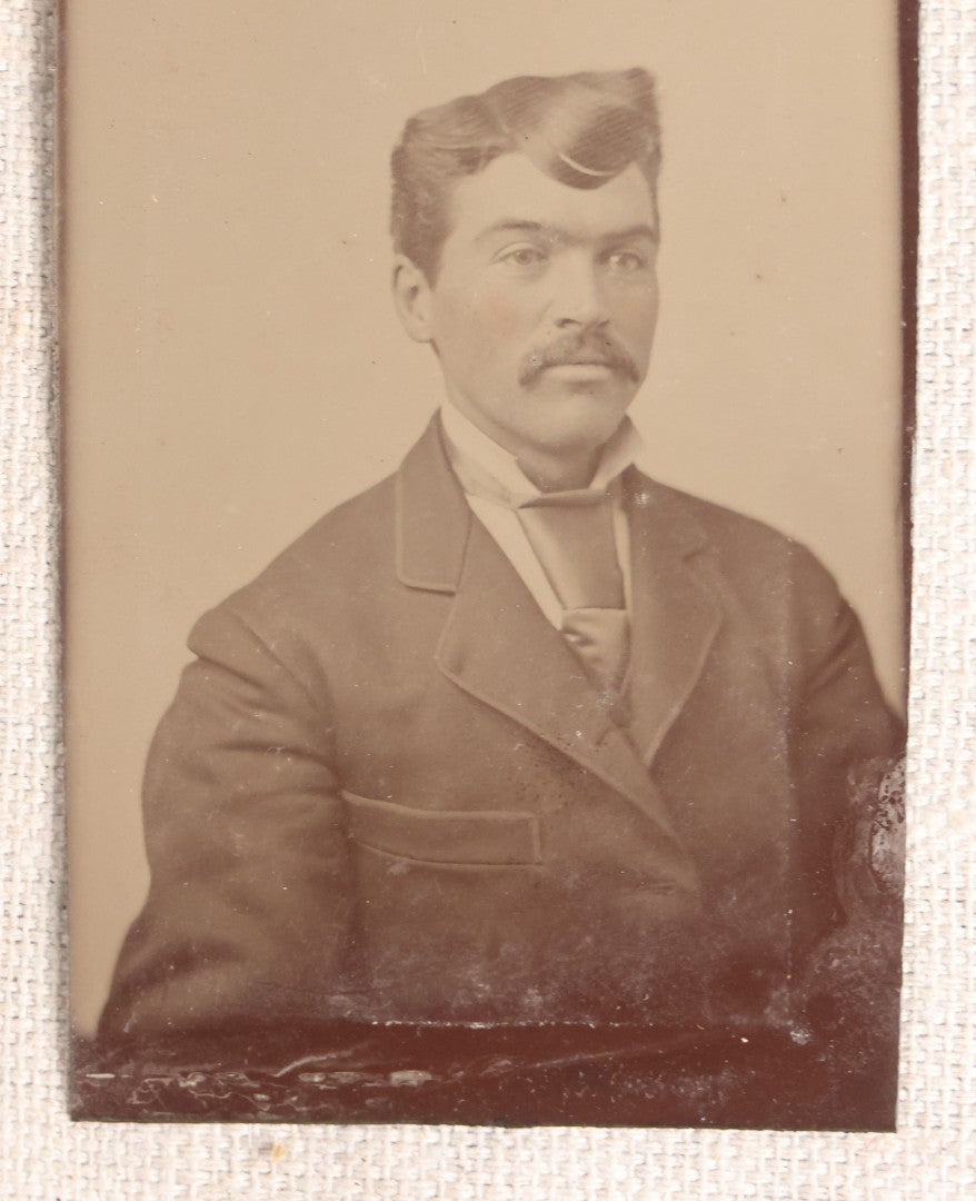 Lot 090 - Grouping Of 16 Antique Tintype Photographs Including A Full Plate Of Two Toddlers, Portraits Of Men, Women, Children, And Families