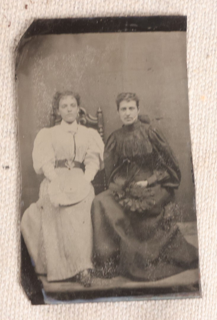 Lot 090 - Grouping Of 16 Antique Tintype Photographs Including A Full Plate Of Two Toddlers, Portraits Of Men, Women, Children, And Families