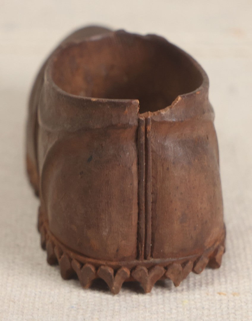 Lot 168 - Antique Folk Art Hand-Carved Wooden Shoe With Lace And Bow Detail And Scalloped Sole Edge