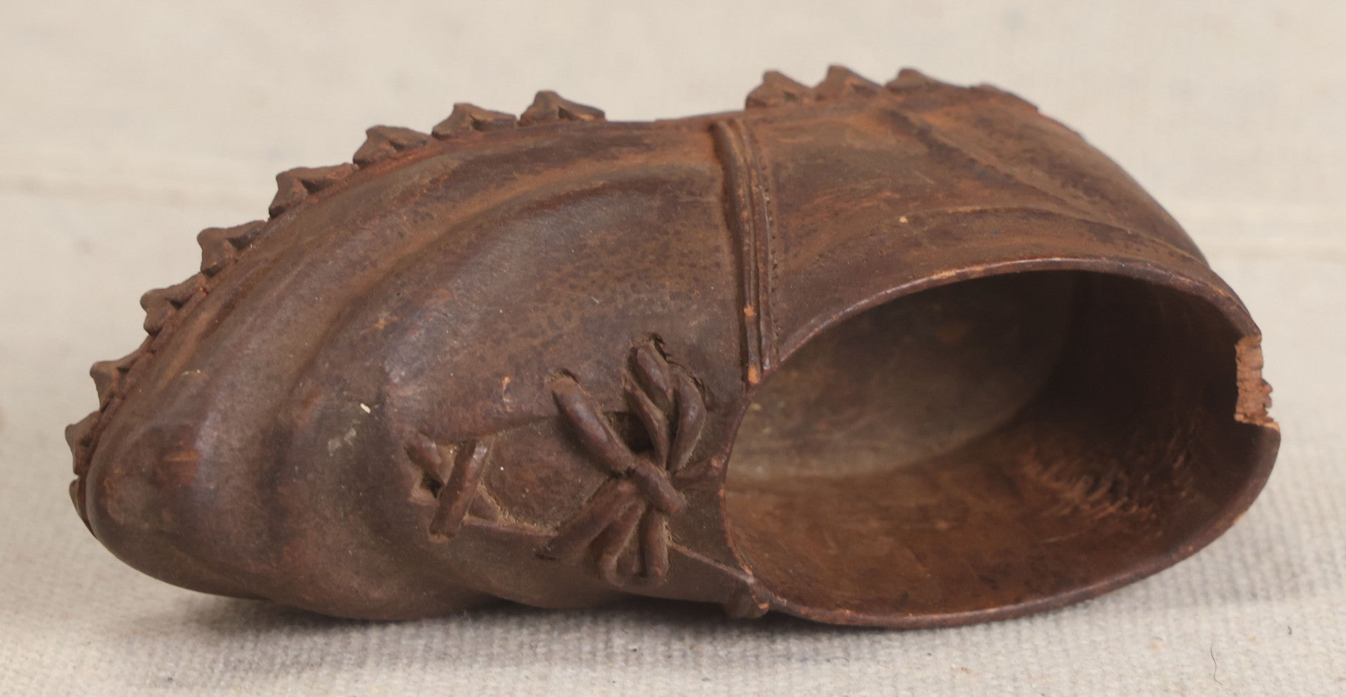 Lot 168 - Antique Folk Art Hand-Carved Wooden Shoe With Lace And Bow Detail And Scalloped Sole Edge