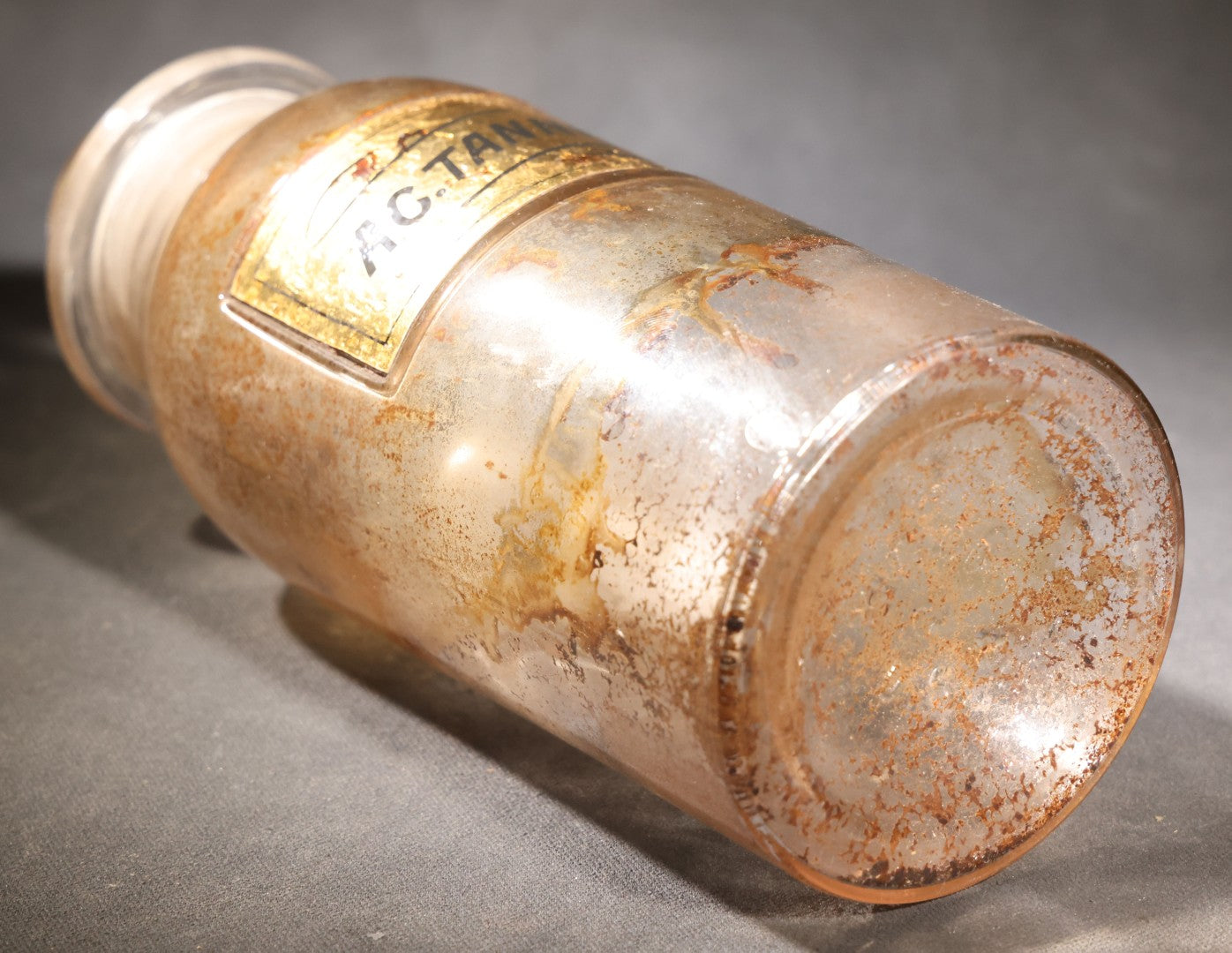 Lot 017 - Antique Apothecary Glass Jar, "Ac. Tannic" (Tannic Acid), Reverse-Painted Gold Glass Label, Glass Stopper, Manufactured By Whitall Tatum Company, U.S.A..